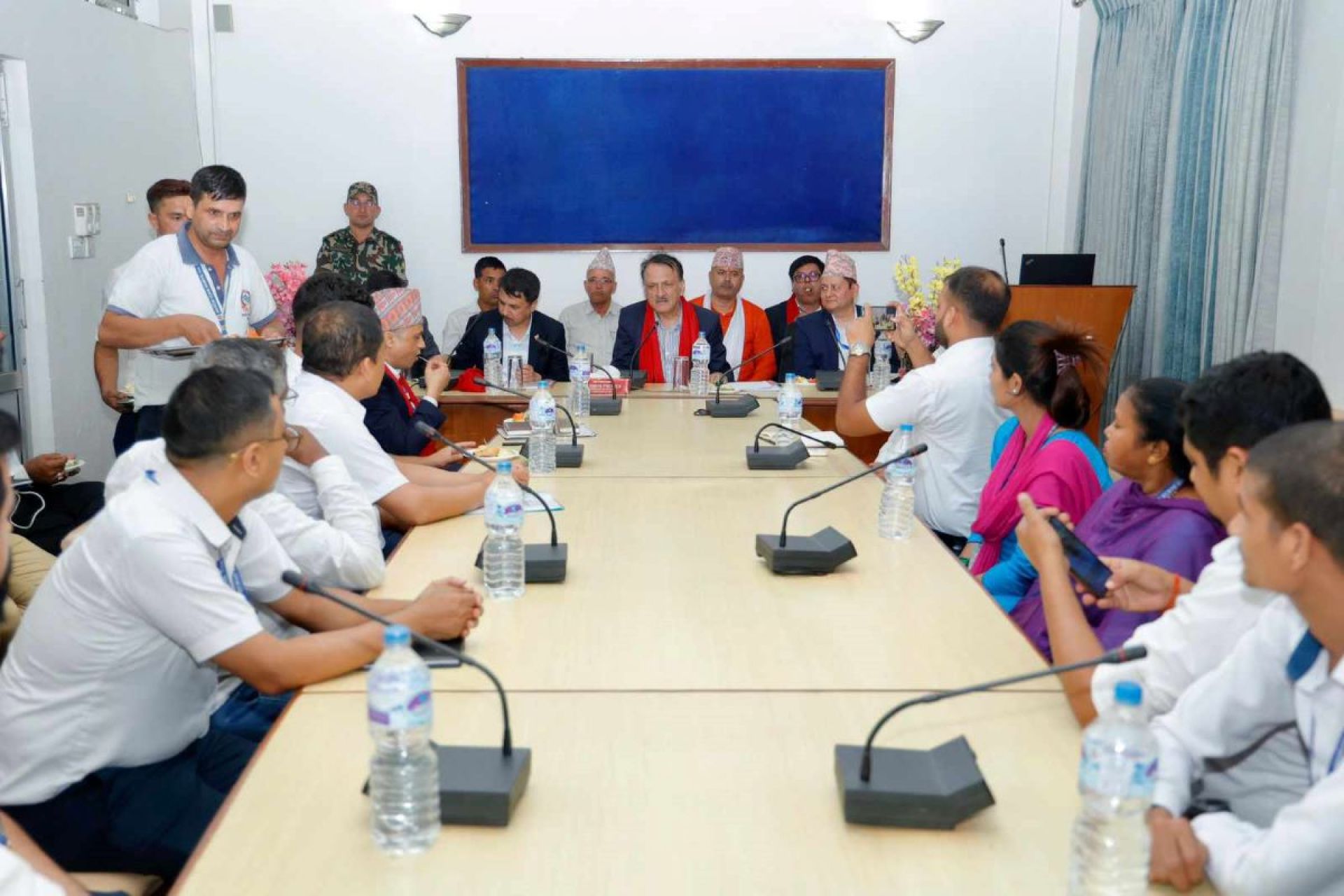 निर्धारित लक्ष्य प्राप्त हुनेगरी काम गर्न राजस्वका कर्मचारीलाई अर्थमन्त्रीको निर्देशन